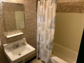 Vivian Motor Hotel - Bathroom
