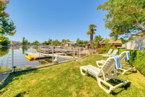 Waterfront Lakeport Vacation Rental w/ Boat Dock! - Interiør