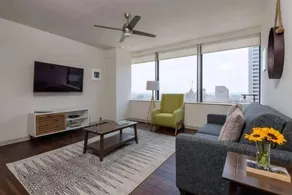 CozySuites at LTV - Wohnbereich