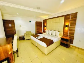 Presken Hotel Alade, Ikeja - Zimmer
