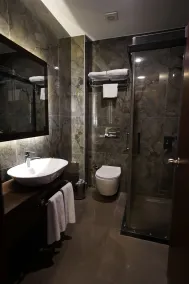 Safir Hotel - Bathroom