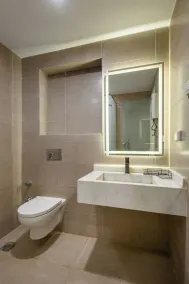 Hazel Spaces in Heliopolis - Bad