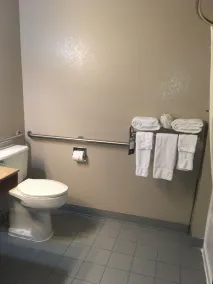 Super 8 by Wyndham Richmond Midlothian Turnpike - Salle de bain