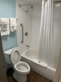 Days Inn by Wyndham Goldsboro - Salle de bain