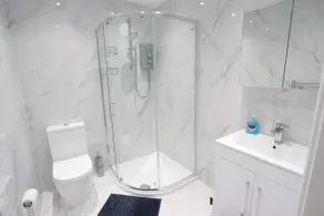 NEC Airport Shortstay - Baño