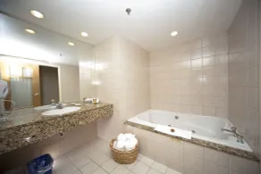 Brewster Mountain Lodge - Bathroom