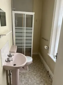 The Avon - Bathroom