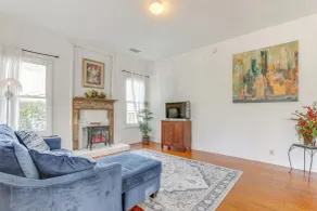 Steps to Shops & Eats: Decatur Home w/ Large Yard - Innvendig