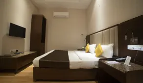 HOTEL RAJHANS ABHINANDAN - Room