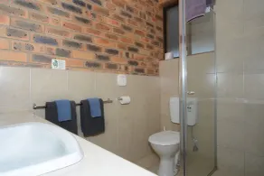 Sandhurst Motor Inn Bendigo - Bathroom