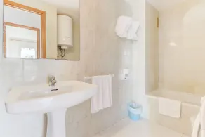 Apartamentos Llevant - Baño