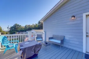 Walk to Fishing Pier, Newport Home w/ Deck! - Innenbereich