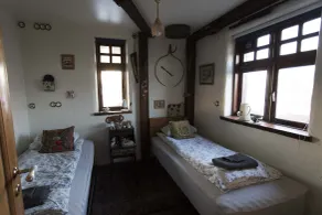 Raven's Bed - Room