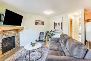 1 Mi to Stagecoach Chairlift: Stateline Condo - Innvendig