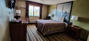 Super 8 by Wyndham Champaign - Chambre