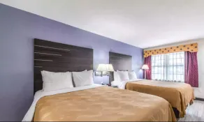 Quality Inn & Suites Canton - Chambre
