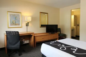 La Quinta by Wyndham Tampa Fairgrounds - Casino - Room