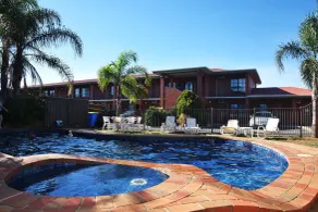 Peppermill Inn Motel - Piscina