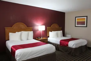 Westbridge Inn & Suites - Zimmer