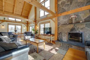 Secluded Vermont Retreat: Outdoor Pool & Deck - Intérieur