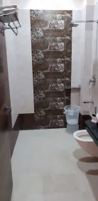 Ishwar Nain Hotel - Bathroom