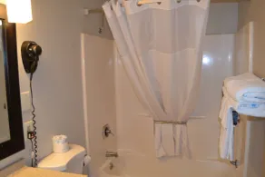 Days Inn and Suites by Wyndham Sikeston - Salle de bain