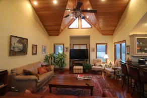 Villa Cathedral - Lobby sitting area
