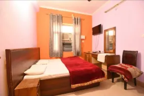 New Samrat Hotel & Restaurant - Habitación