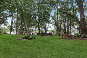 Lakefront Genoa City Home w/ Private Beach - Innenbereich