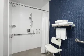 Fairfield Inn & Suites by Marriott Newark Liberty International Airport - Bathroom
