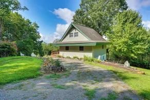 Deck, Fire Pit, Games: Family Escape Near Boone - Interiør