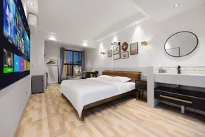 J&H Invis High Rise Panoramic Art Hotel - Zimmer