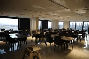 E Hotel - Restaurant
