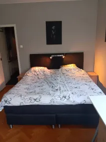Room in apartment within walking distance to Avenyn etc - Værelse