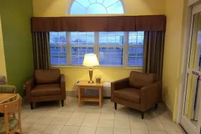 Microtel Inn & Suites by Wyndham Delphos - Lobby