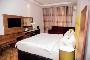 Royal Ascots Event and Suites  - Værelse