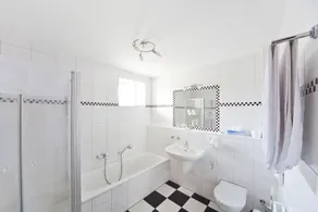 City-Hotel - Bathroom