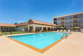 Quality Inn & Suites Baton Rouge West - Port Allen - Piscine