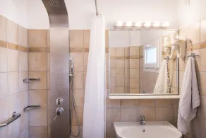 Spiti Prifti Apartments - Bathroom