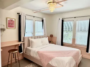 Peninsula Bed & Cocktails - Room
