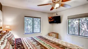 Dieses Blockhaus mit 4 Schlafzimmern und 3 Bädern bietet alles - Zimmer