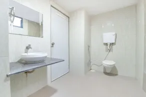 FabHotel Skyland - Inside Bhavya Shopping Complex - Baño