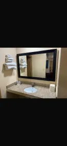 Deluxe Inn - Bathroom