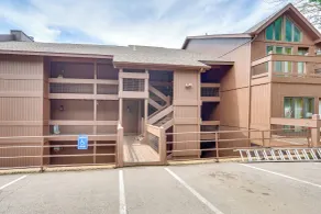 Lakefront Condo Indoor pool, sauna, & pickle ball! - Interior