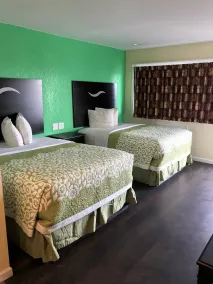 Budget Inn - Room