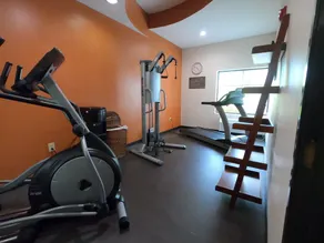 HomeTowne Studios & Suites by Red Roof Washington - Salle de remise en forme