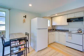 Lake-view Spofford Apartment w/ Shared Dock! - Innvendig