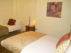 Cross Keys Inn - Room