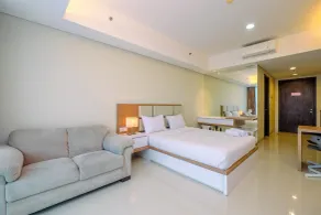 Cozy Living And Spacious Studio At 28Th Floor Kemang Village Apartment - Room