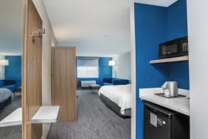 Holiday Inn Express & Suites Cedar Rapids NE - Marion by IHG - Zimmer
